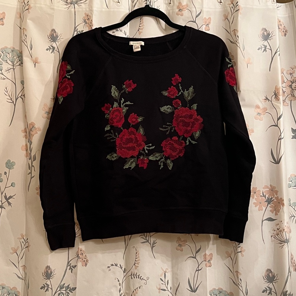 🥀 Embroidered Rose Sweatshirt 🥀